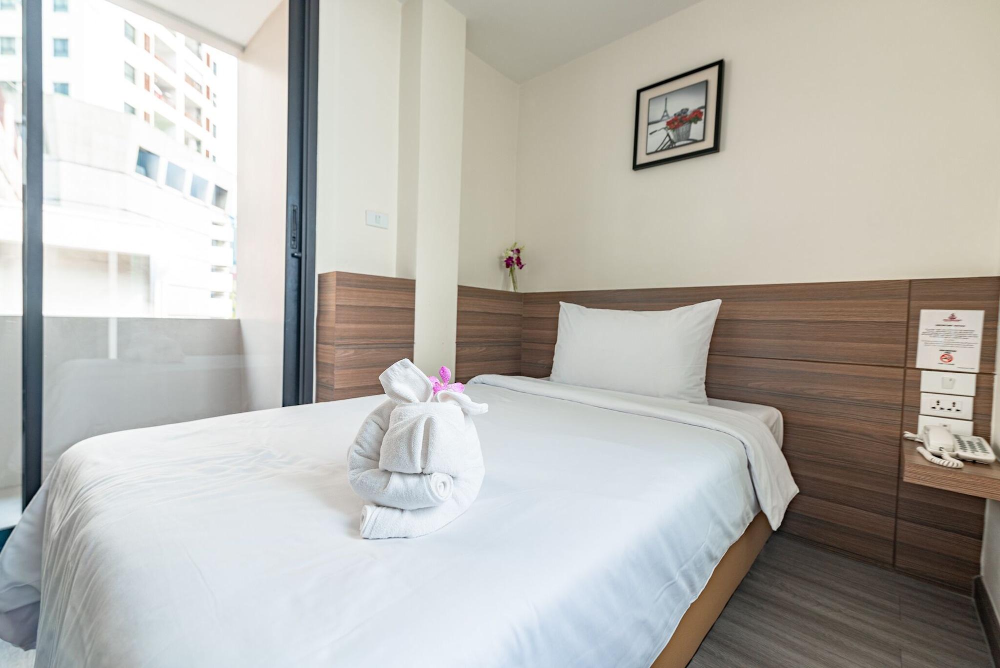 Sovereign Group Hotel At Pratunam Bangkok Exterior photo