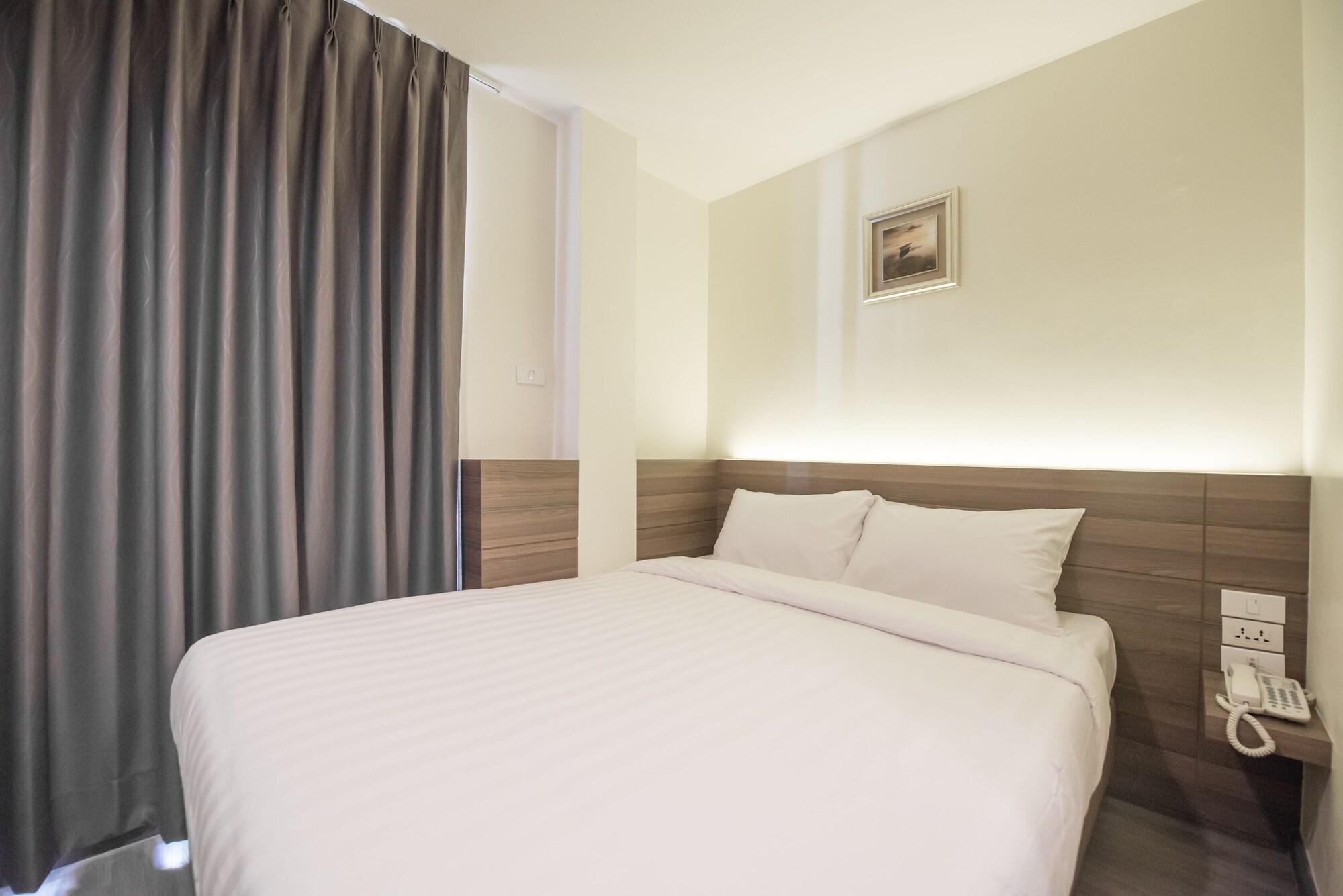 Sovereign Group Hotel At Pratunam Bangkok Exterior photo