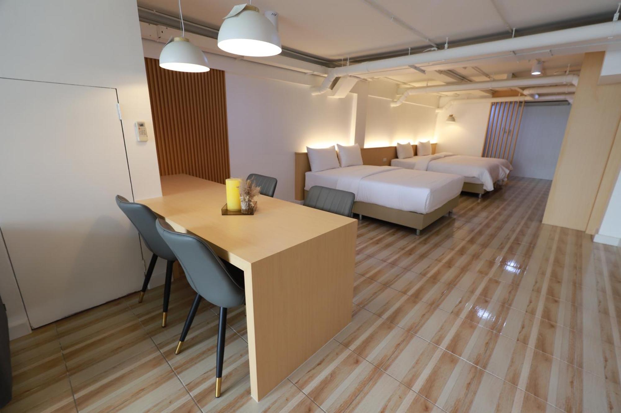 Sovereign Group Hotel At Pratunam Bangkok Exterior photo
