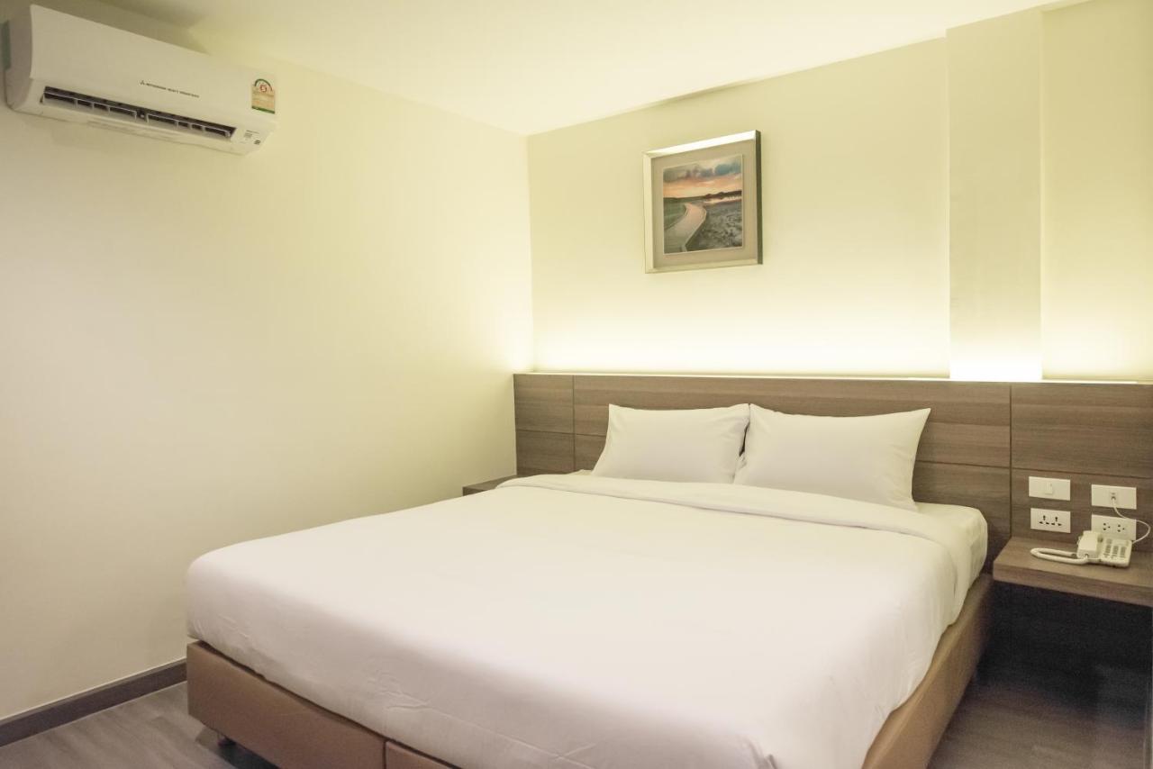Sovereign Group Hotel At Pratunam Bangkok Exterior photo