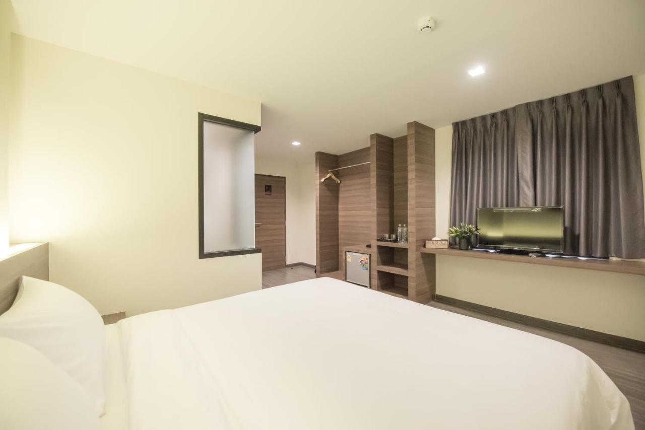 Sovereign Group Hotel At Pratunam Bangkok Exterior photo